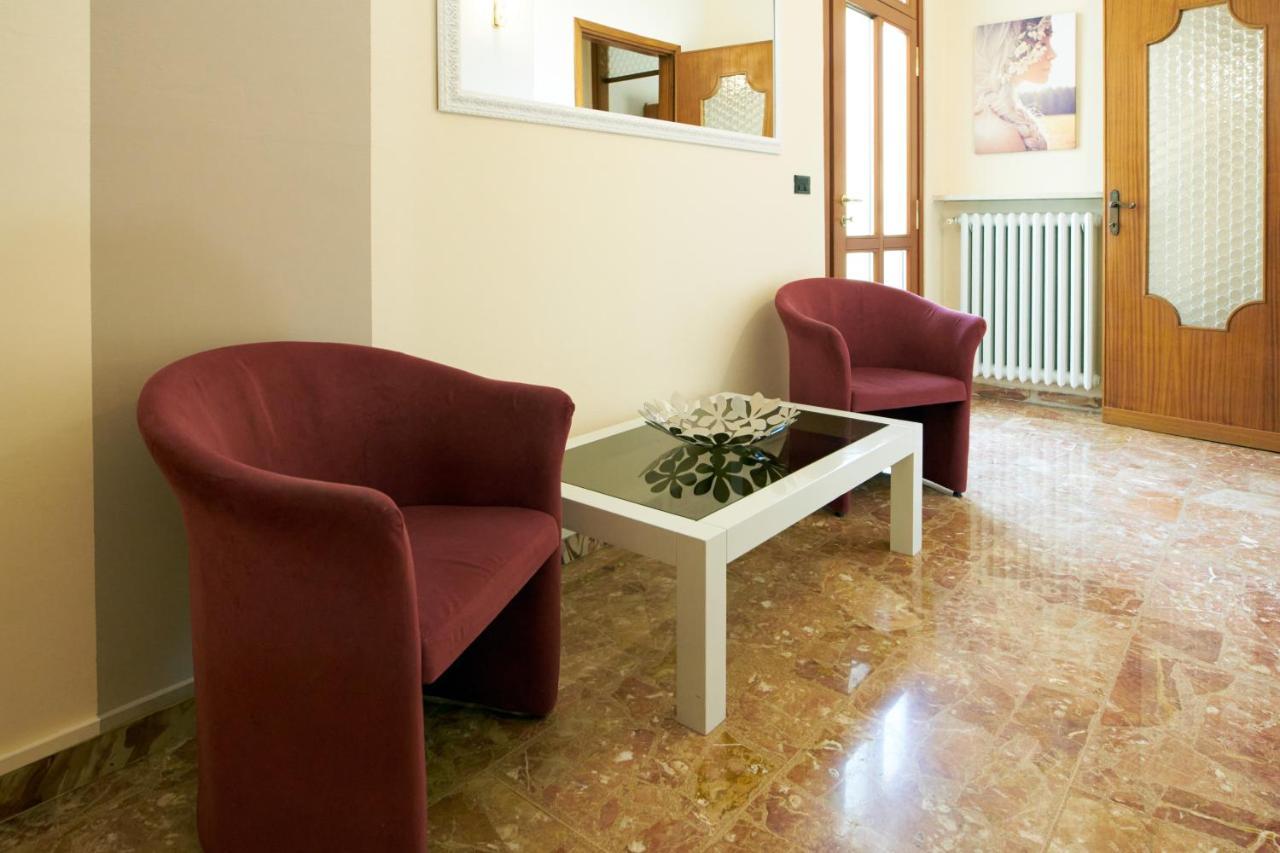 Cinzia'S Holiday Home Desenzano del Garda Exteriör bild